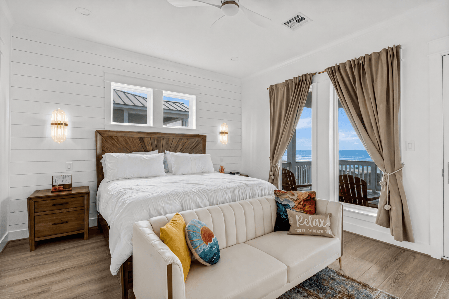 Grand Beach Retreat 15
