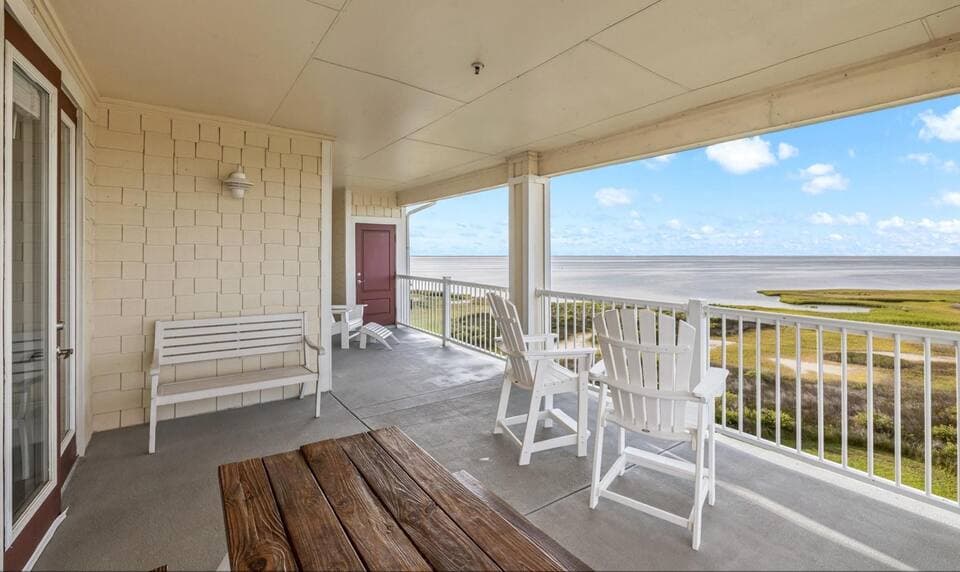Top-Floor Condo at Pointe West 23