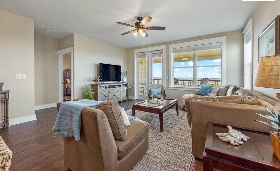 Top-Floor Condo at Pointe West 3